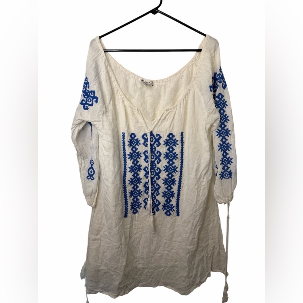 Cute Options White Gauze Tunic Drew with Blue Embroidery